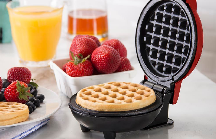 Dash Mini Waffle Maker.png